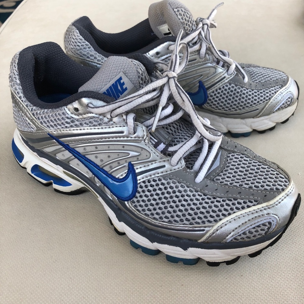 Nike women’s tennis shoes - vintage!